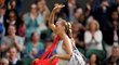 Česká tenistka Petra Kvitová se loučí s fanoušky po rychlém vyřazení v prvním kole