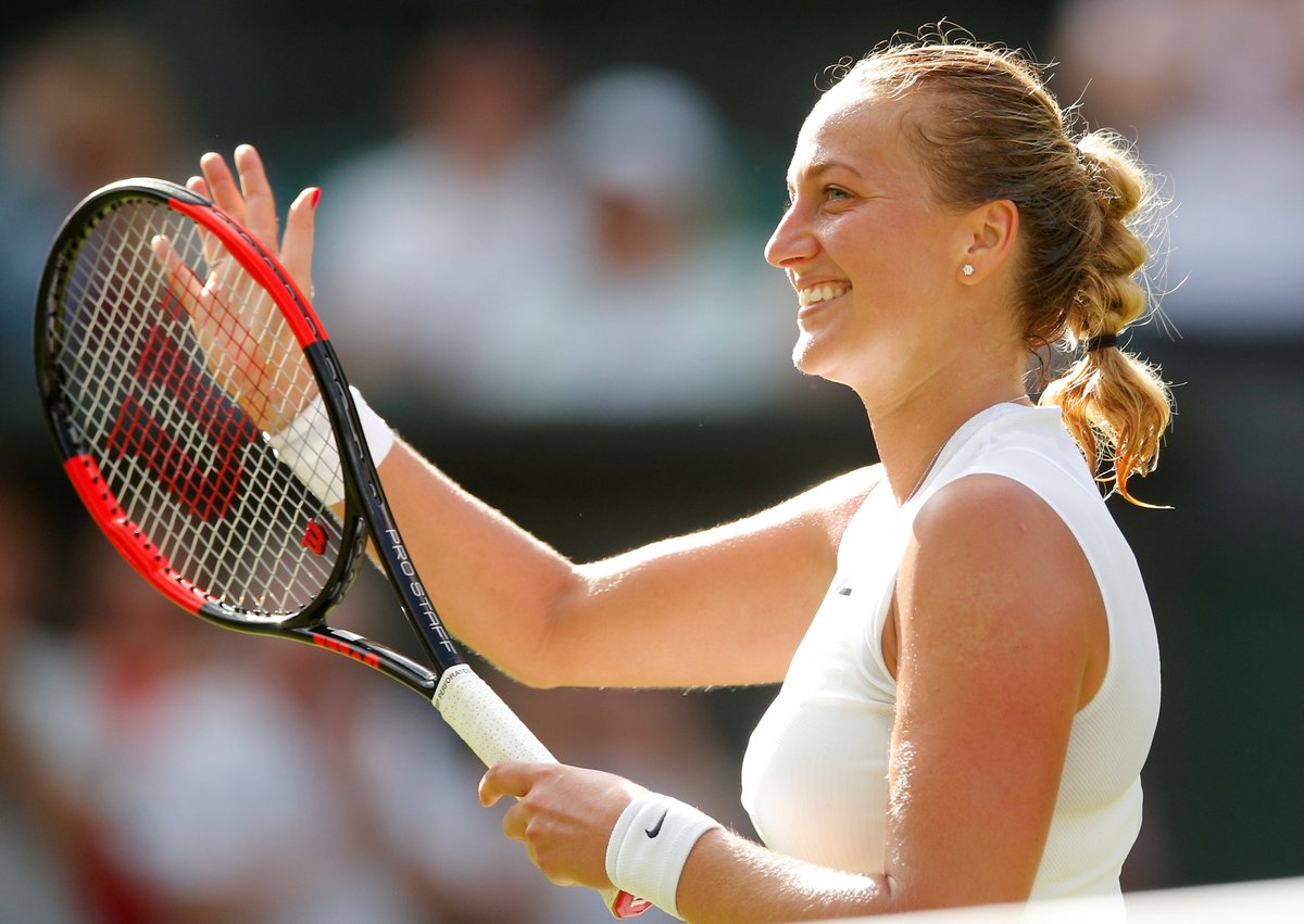 Petra Kvitová děkuje za přízeň fanouškům ve Wimbledonu