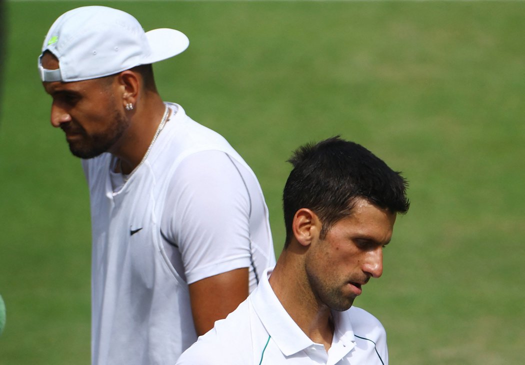 Nick Kyrgios a Novak Djokovič ve finále Wimbledonu
