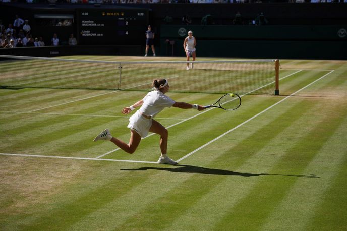 Souboj Karolíny Muchové a Lindy Noskové ve finále Wimbledonu Souboj Karolíny Muchové a Lindy Noskové ve finále Wimbledonu