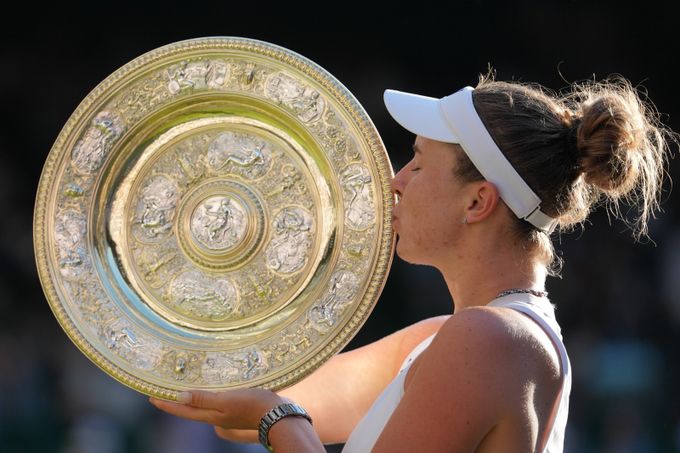 První gratulace šampionce: Nosková mluvila s princeznou, prezident pozval finalistky na Hrad První gratulace šampionce: Nosková mluvila s princeznou, prezident pozval finalistky na Hrad