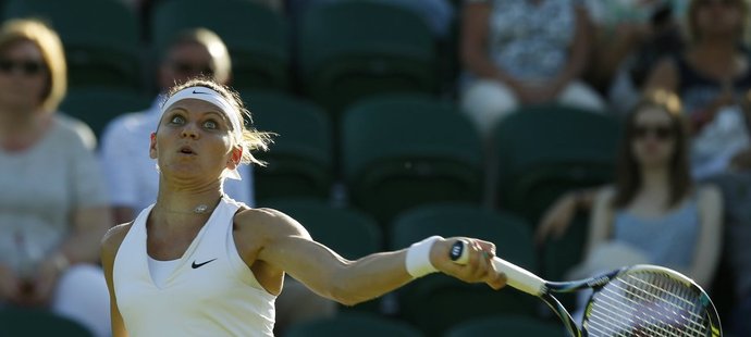 Lucie Šafářová v prvním kole Wimbledonu proti Američance Riskeové