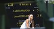 Lucie Šafářová v zápase třetího kola Wimbledonu proti Slovence Janě Čepelové