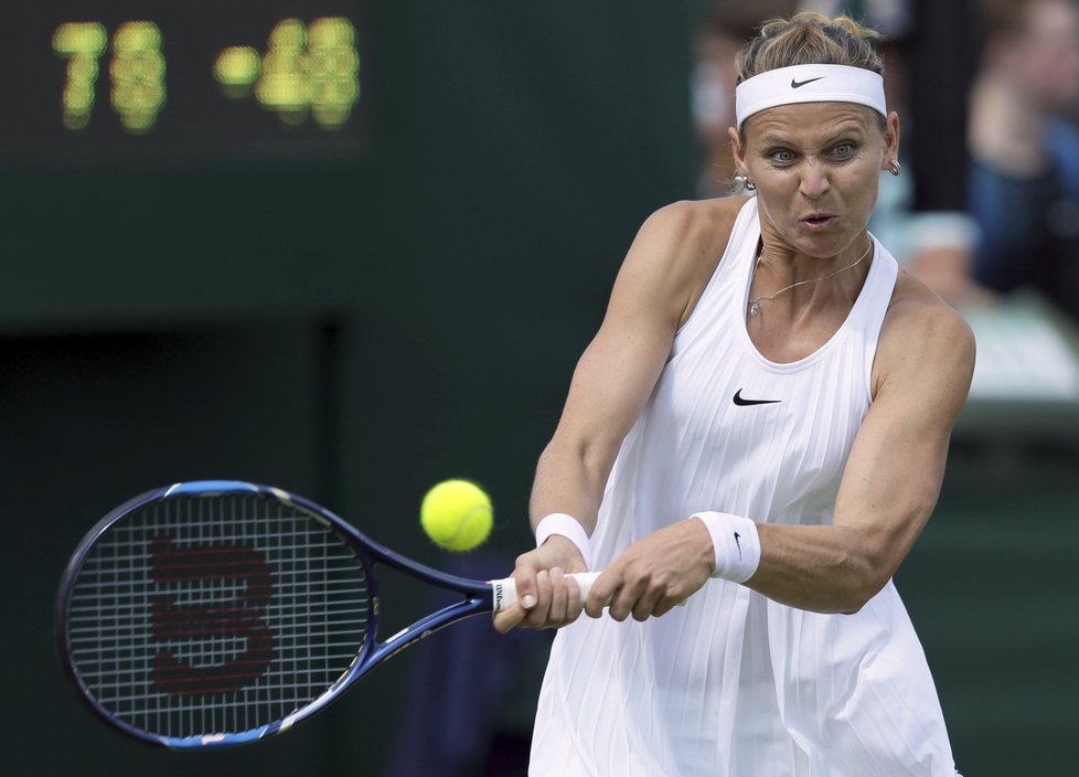 Lucie Šafářová porazila ve Wimbledonu parťačku ze čtyřhry