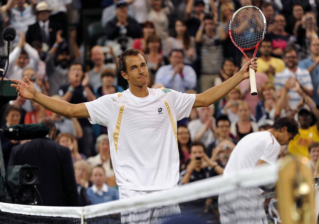 Lukáš Rosol si užívá nejúžasnější chvíle své dosavadní kariéry. Právě porazil Rafaela Nadala ve druhém kole své wimbledonské premiéry