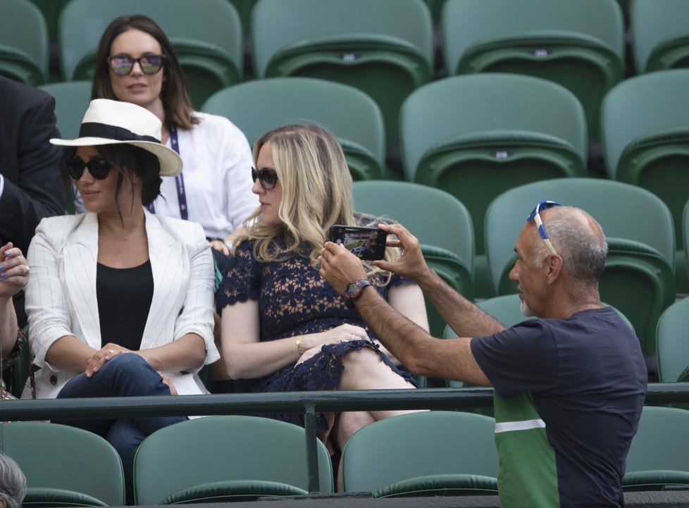 Nefoťte Meghan, žádala fanoušky ochranka na Wimbledonu.