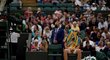 Česká tenistka Karolína Muchová bojovala během čtvrtfinále Wimbledonu i se zdravotními obtížemi