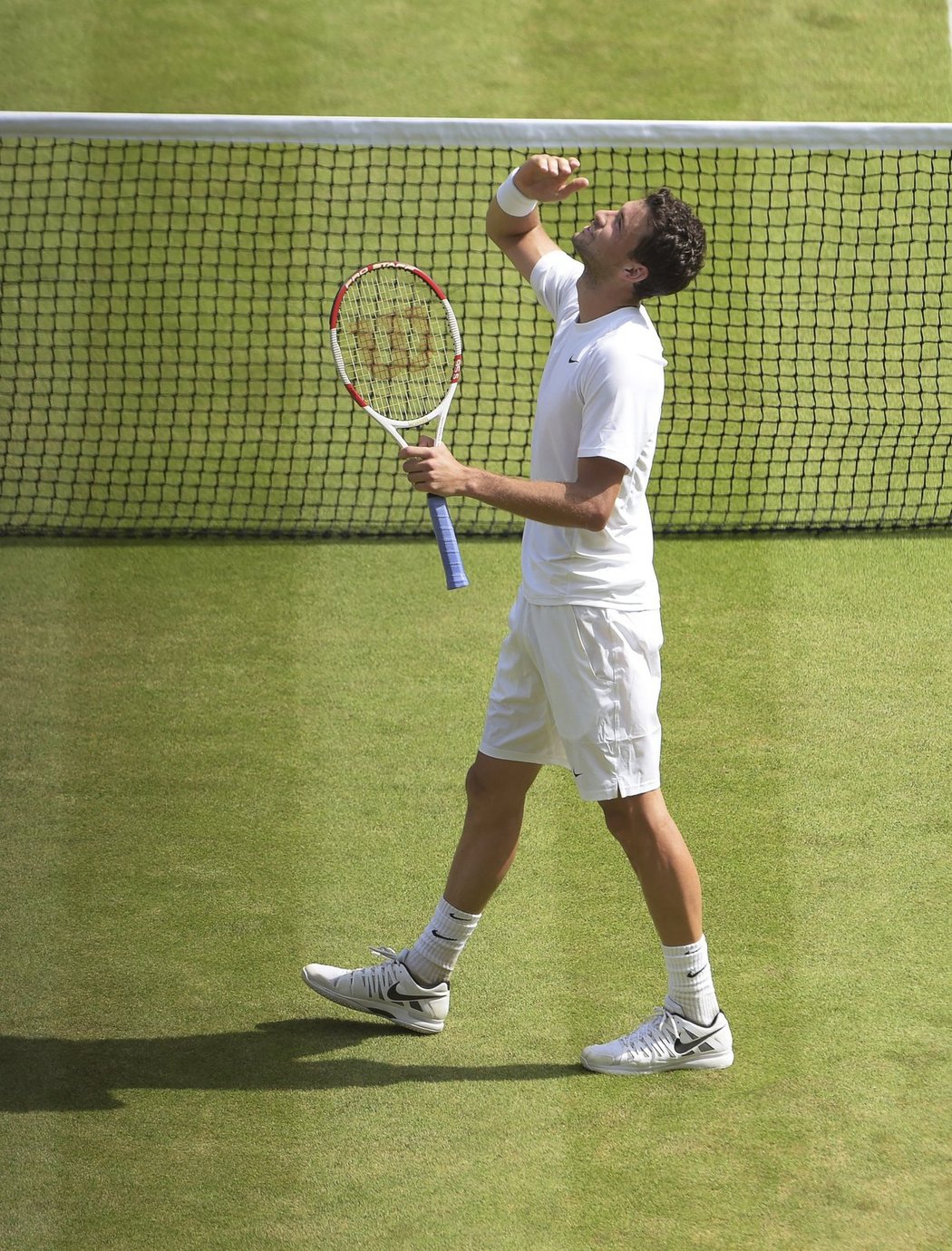 Jedenáctý nasazený Dimitrov potvrdil formu z posledních dnů. Do Wimbledonu přijel s titulem z Queen’s Clubu a utkání s britským favoritem měl pod kontrolou. Nastřílel deset es, pětkrát vzal soupeři servis a sám si podání prohrál jen jednou
