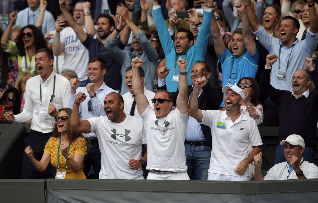 Lóže Andy Murrayho při finále Wimbledonu. Vpravo se po výhře skotského tenisty radoval i trenér Ivan Lendl