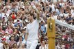 Andy Murray děkuje fanouškům za podporu v prvním kole Wimbledonu