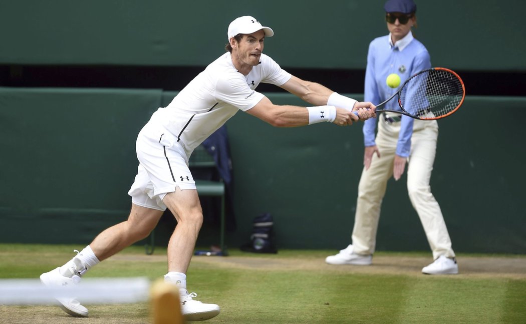 Andy Murray se natahuje po returnu