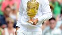 Rafael Nadal s wimbledonskou trofejí