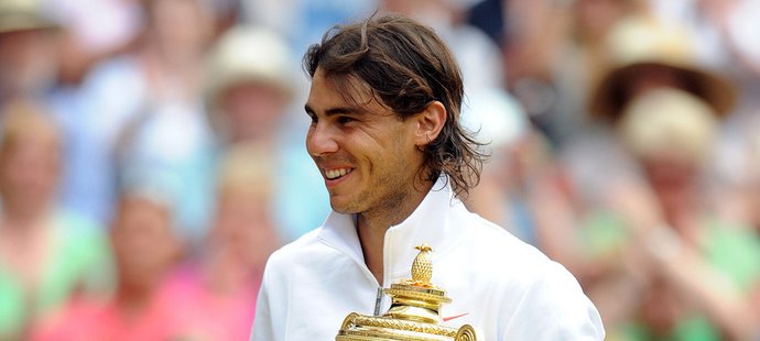 Rafael Nadal s wimbledonskou trofejí