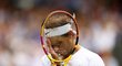 Španělský tenista Rafael Nadal během čtvrtfinále Wimbledonu, které vyhrál v pětisetové bitvě
