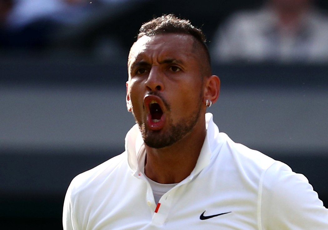 Nick Kyrgios je mistrem komunikace na kurtu...