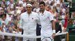 Novak Djokovič a Roger Federer během finále Wimbledonu v roce 2019