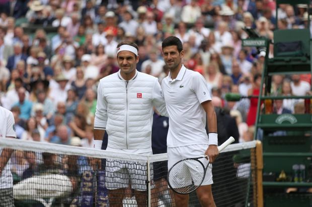 Novak Djokovič a Roger Federer si letos bitvu ve finále Wimbledonu nezopakují Novak Djokovič a Roger Federer si letos bitvu ve finále Wimbledonu nezopakují