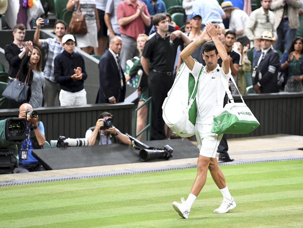 Novak Djokovič vedl 2:1 ve chvíli, kdy bylo jeho semifinále s Nadalem přerušeno