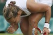 Barbora Záhlavová-Strýcová se hecuje v osmifinále Wimbledonu proti Caroline Wozniacké