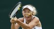 Caroline Wozniacká odvrací podání české tenistky Barbory Záhlavové-Strýcové v osmifinále Wimbledonu