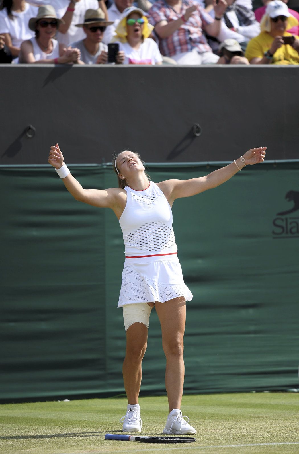 Euforie Karolíny Muchové po výhře nad Karolínou Plíškovou a postupu do čtvrtfinále Wimbledonu