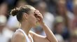 Karolína Plíšková se chytá za hlavu v českém osmifinále Wimbledonu proti Karolíně Muchové
