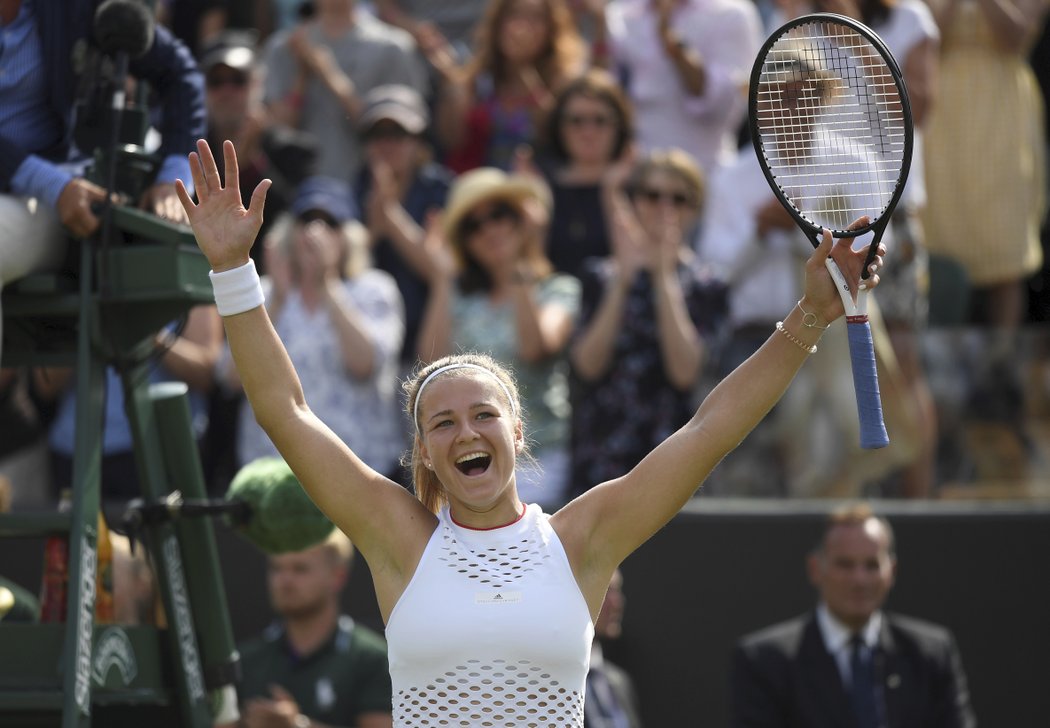 Karolína Muchová v euforii po postupu do čtvrtfinále Wimbledonu přes Karolínu Plíškovou