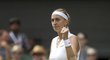 Petra Kvitová se hecuje v osmifinále Wimbledonu proti Johanně Kontaové