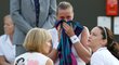 Petru Kvitová v péči lékařek ve druhém kole Wimbledonu