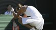 Petra Kvitová vydýchává jednu z mnoha nevydařených výměn v úvodním kole Wimbledonu