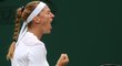 Petra Kvitová se hecuje v zápase druhého kola Wimbledonu