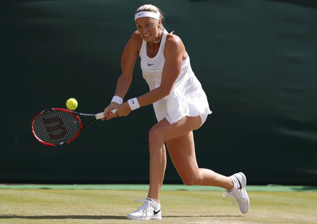 Petra Kvitová v zápase třetího kola Wimbledonu proti Jekatěrině Makarovové