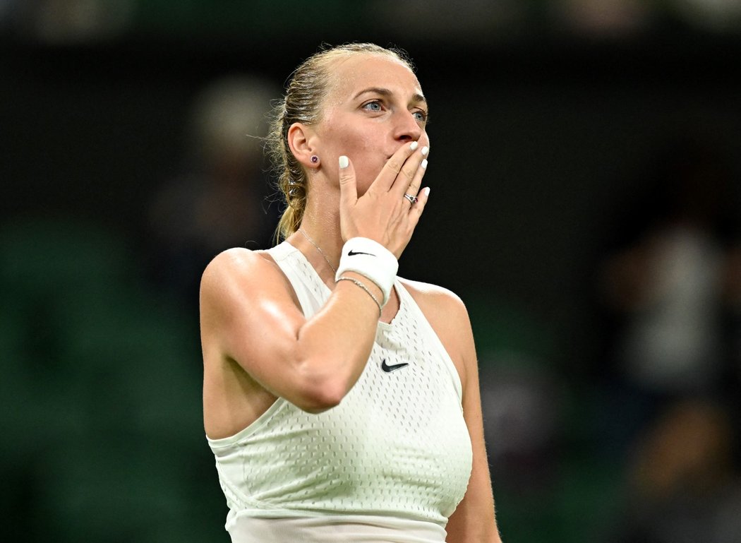 Petra Kvitová se raduje z postupu do druhého kola Wimbledonu