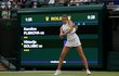 Česká tenistka Karolína Plíšková během čtvrtfinále Wimbledonu proti Švýcarce Golubičové