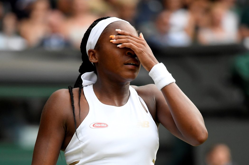 Patnáctiletá Američanka Cori Gauffová v souboji na Wimbledonu.