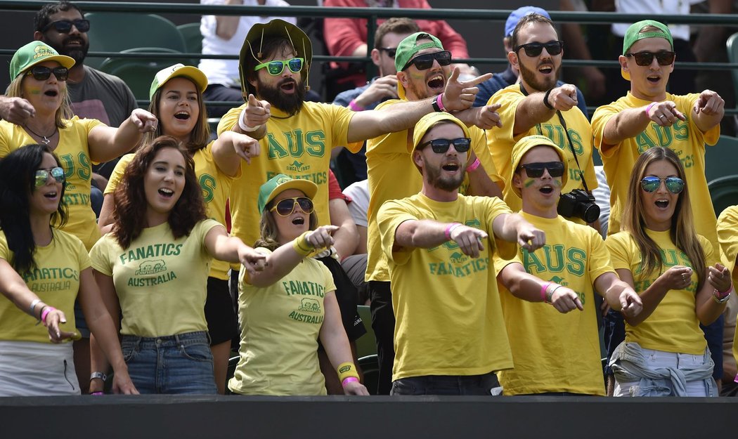 Nick Kyrgios měl v zápase s Radkem Štěpánkem podporu hodně veselých australských fanoušků