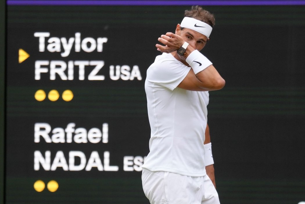 Rafael Nadal během čtvrtfinále Wimbledonu