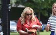 Karolíně Muchové přišla fandit i extravagantní australská herečka Rebel Wilson