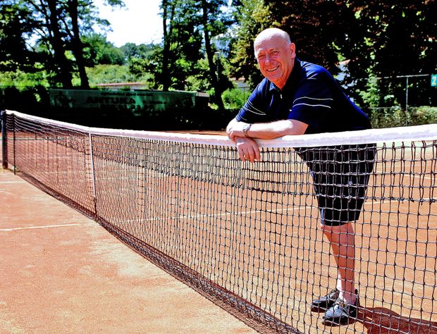 Adolf Kacovský, první trenér Rogera Federera. Adolf Kacovský, první trenér Rogera Federera.