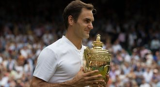 Federer se zase směje. Poprvé přijde o Wimbledon, ale vrátí se