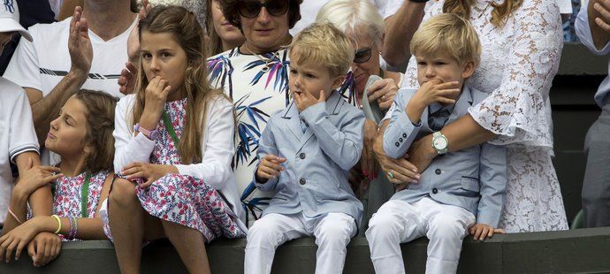 Osmý triumf Rogera Federera ve Wimbledonu sledovaly už všechny čtyři jeho děti