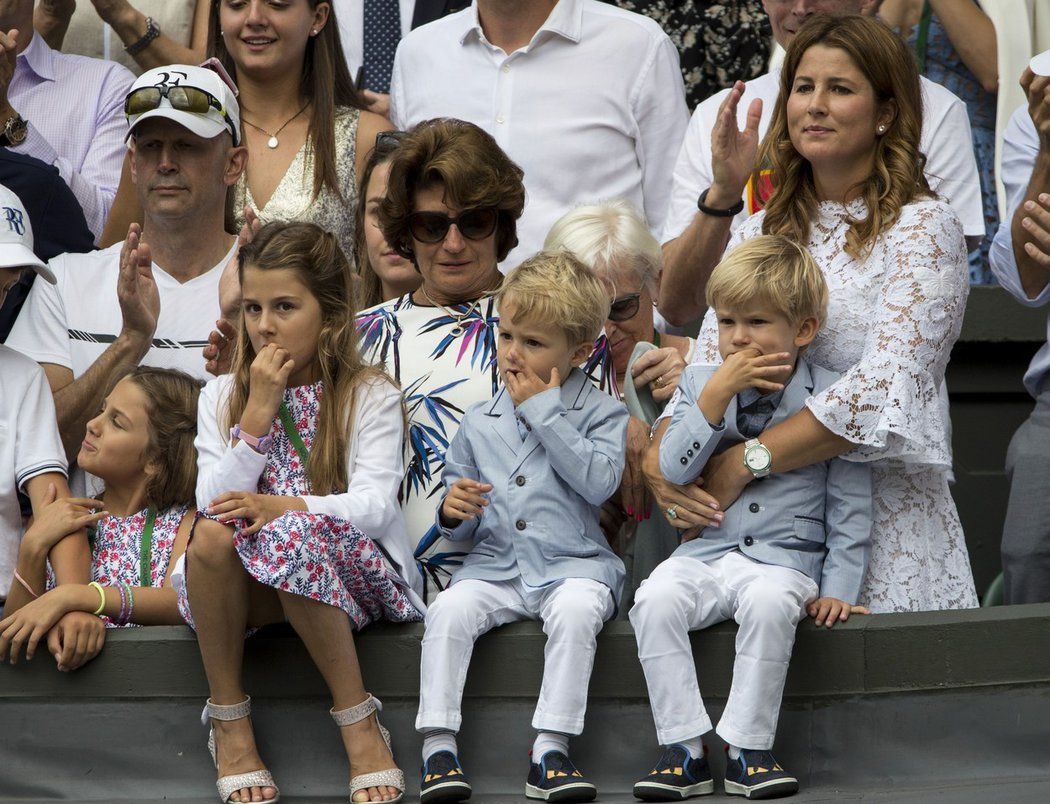 Osmý triumf Rogera Federera ve Wimbledonu sledovaly už všechny čtyři jeho děti