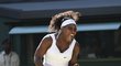 Serena Williamsová z USA zdolala v semifinále Wimbledonu Rusku Marii Šarapovovou 6:2, 6:4