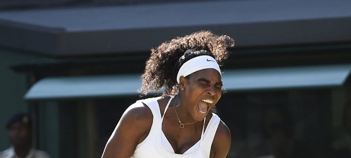 Serena Williamsová z USA zdolala v semifinále Wimbledonu Rusku Marii Šarapovovou 6:2, 6:4