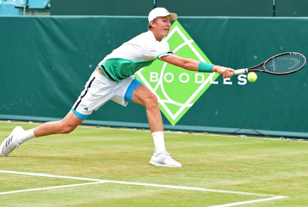 Sebastian Korda si zápasy ve Wimbledonu užívá