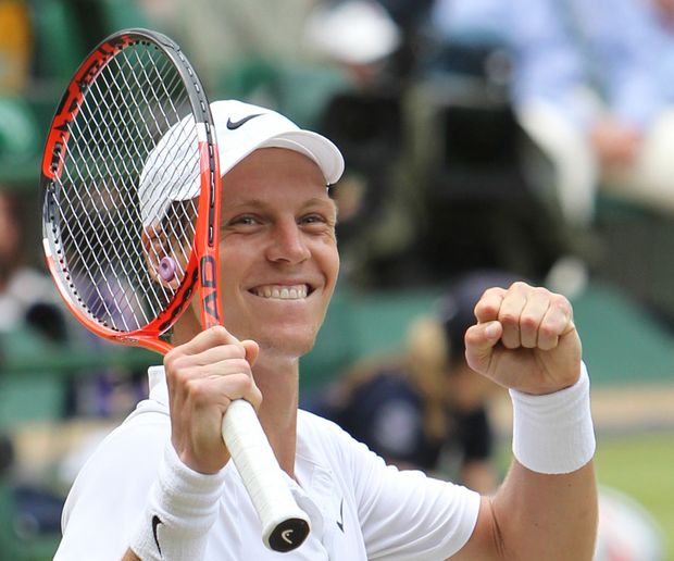 Tomáš Berdych se raduje z postupu do finále Wimbledonu Tomáš Berdych se raduje z postupu do finále Wimbledonu