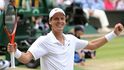 Vítězný míček Tomáše Berdycha, který mu zajistil postup do finále Wimbledonu