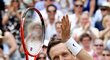 Tomáš Berdych děkuje fanouškům po svém postupu do finále Wimbledonu