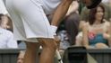 Zklamaný Novak Djokovič poté, co ztratil druhý set semifinále proti Tomáši Berdychovi