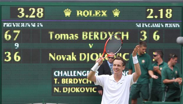 Tomáš Berdych si užívá postup do finále Wimbledonu Tomáš Berdych si užívá postup do finále Wimbledonu